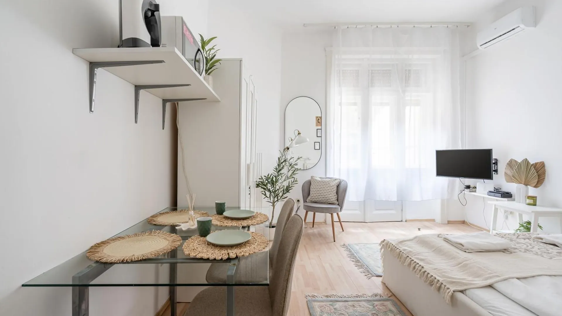 Gleaming Wise Studio Apartment Budapesta