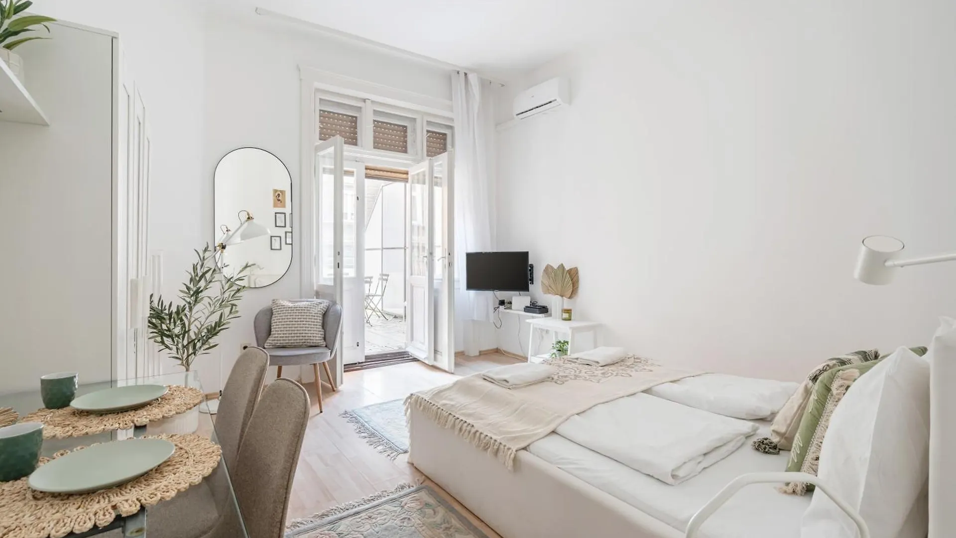Gleaming Wise Studio Apartment Budapesta